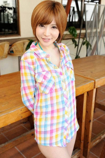 脱いでいるよりもエロ可愛いAV女優の着衣私服画像